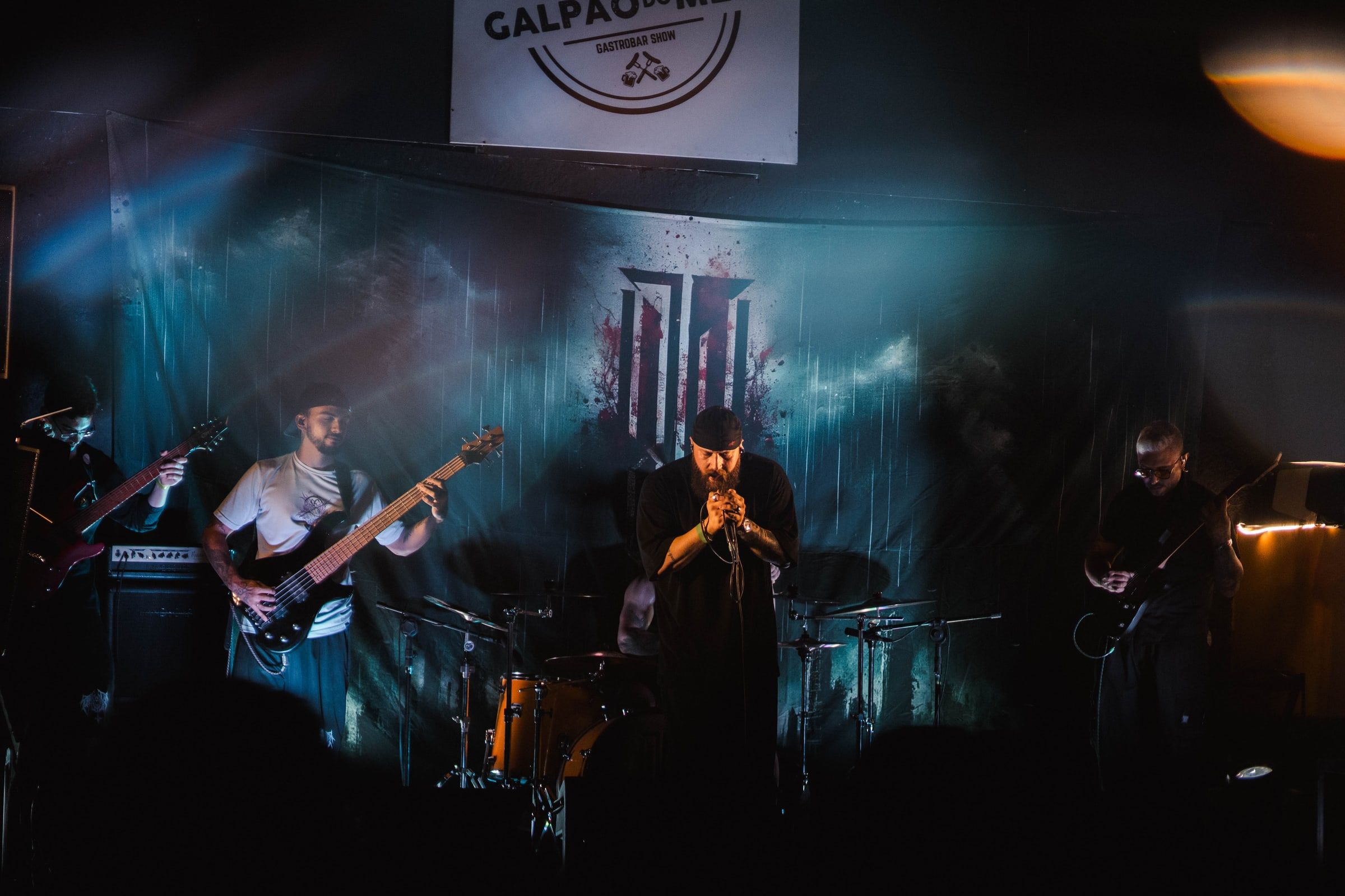 8K on stage at 8K FEST, Galpão do Meio, Anápolis, 2026